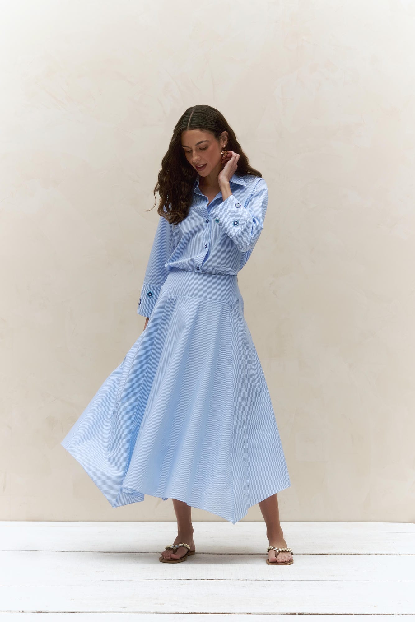 LOOK_02 - CAMISA PUNHO BORDADO GREGO E SAIA RECORTES LISTRA NAVY- 101